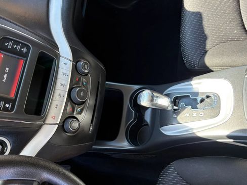 Used 2019 Dodge Journey SE image 20