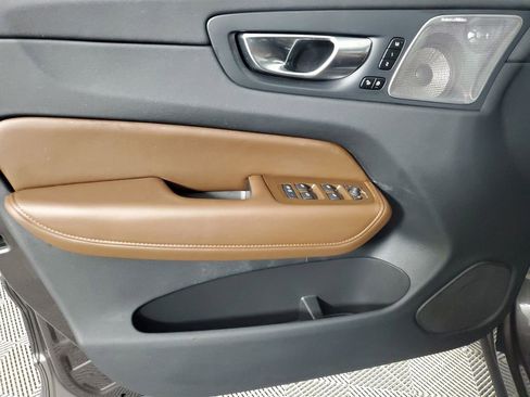 Used 2023 Volvo XC60 B5 Ultimate FWD image 21