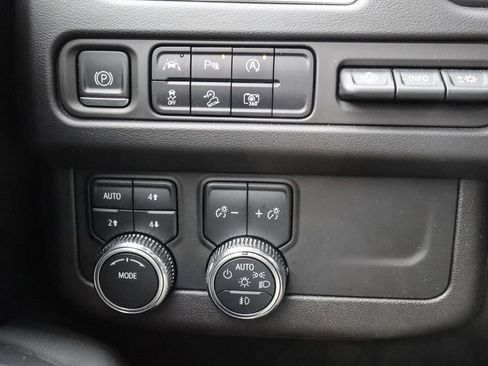 Used 2023 GMC Yukon AT4 w/ Technology Package image 24