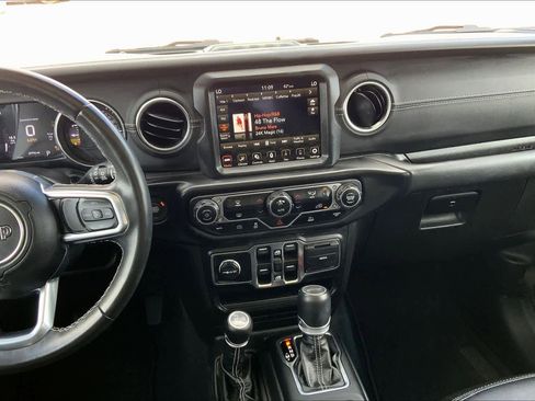 Used 2022 Jeep Wrangler Unlimited Sahara image 6