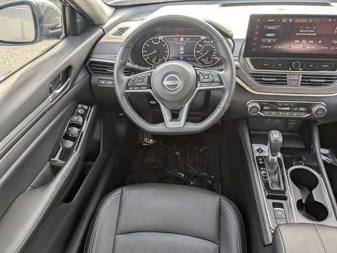 Used 2025 Nissan Altima 2.5 SL FWD image 15