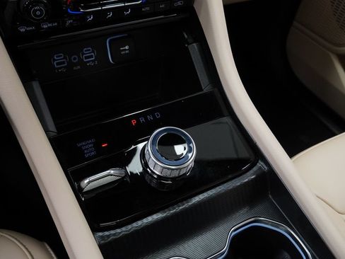 Certified 2025 Jeep Grand Cherokee Limited AWD/4WD image 38