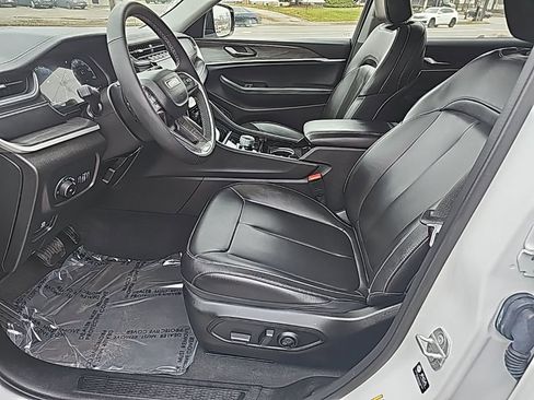 Certified 2023 Jeep Grand Cherokee L Limited image 16