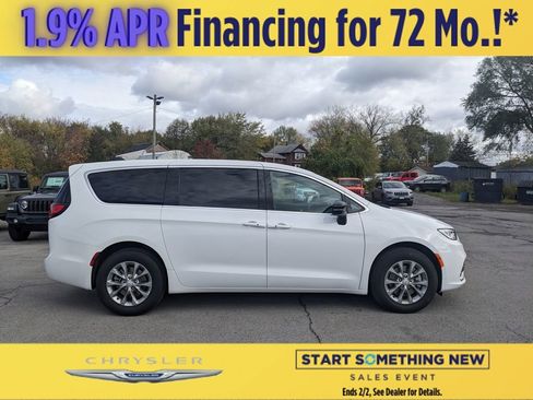 New 2026 Chrysler Pacifica Select image 2
