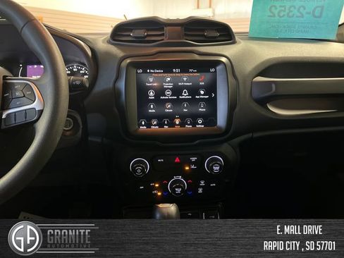 Used 2023 Jeep Renegade Latitude AWD/4WD image 18