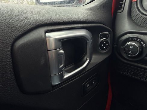 Used 2024 Jeep Gladiator Rubicon w/ Technology Group image 12