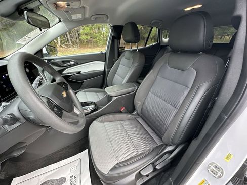 Used 2024 Chevrolet Trax LT image 13