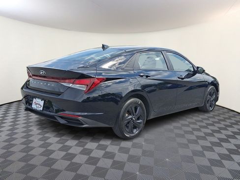 Used 2023 Hyundai Elantra SEL FWD image 6