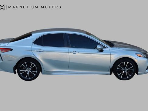 Used 2018 Toyota Camry SE w/ Convenience Package image 3