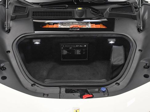 Used 2022 Ferrari SF90 Spider image 28