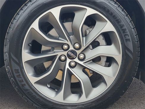 Certified 2022 Lincoln Nautilus Reserve w/ Equipment Group 201A image 17