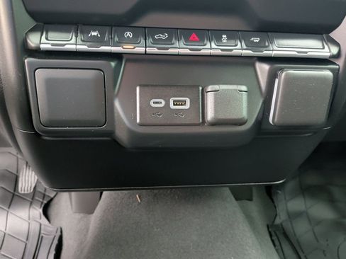 Used 2024 Chevrolet Silverado 1500 Custom image 26