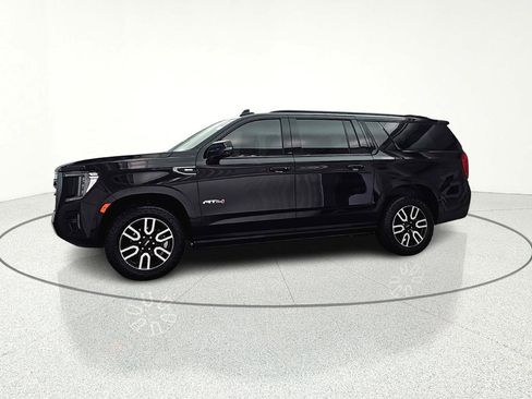 Used 2022 GMC Yukon XL AT4 w/ Technology Package AWD/4WD image 3
