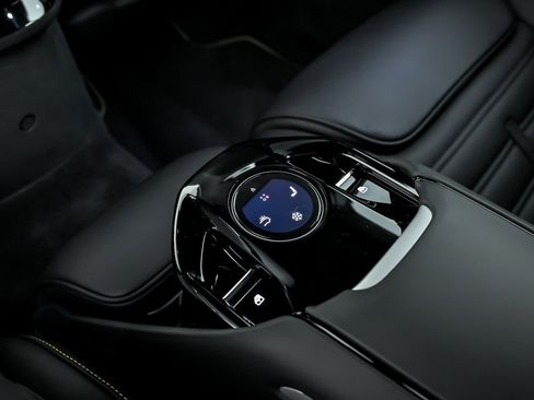 Used 2025 Ferrari Purosangue image 33