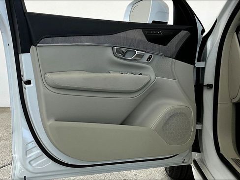 Used 2024 Volvo XC90 B6 Ultimate w/ Lounge Package image 22