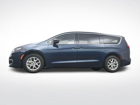Used 2025 Chrysler Pacifica Select FWD image 37