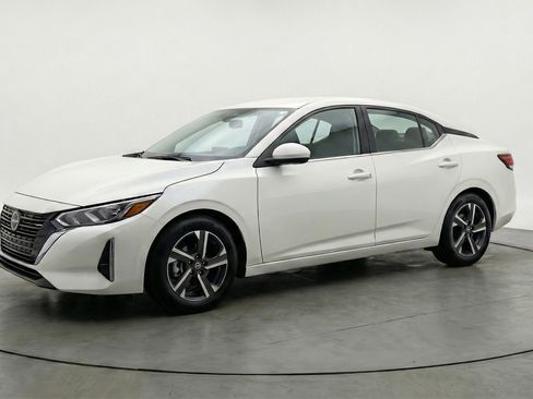 Used 2025 Nissan Sentra SV image 3