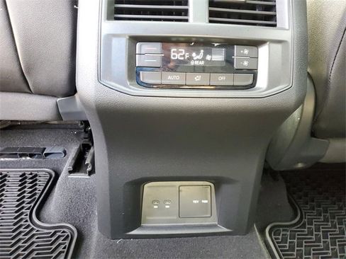 Certified 2023 Volkswagen Atlas SE w/ Panoramic Sunroof Package image 17