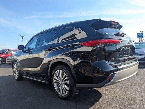 Used 2023 Toyota Highlander Platinum image 6