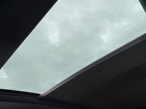 Certified 2024 Porsche Macan image 14