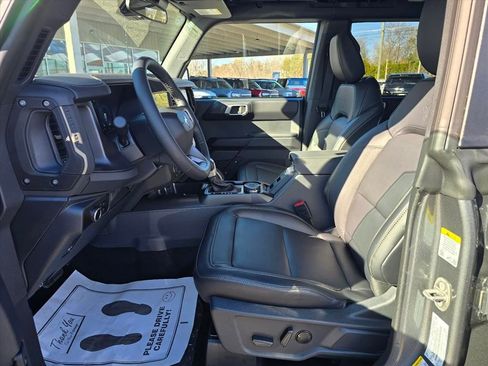 New 2025 Ford Bronco Badlands w/ Sasquatch Package AWD/4WD image 9