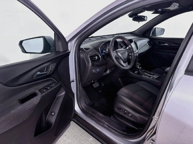 Used 2024 Chevrolet Equinox RS FWD image 3