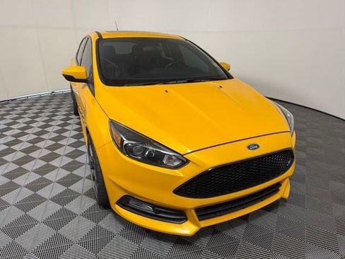 Used 2016 Ford Focus ST w/ Equipment Group 402A FWD image 9