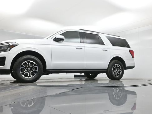 Used 2024 Ford Expedition Max XLT image 54