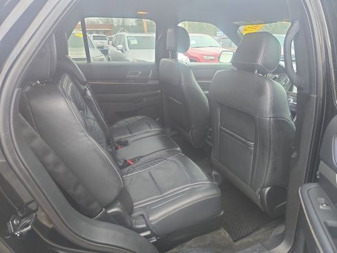 Used 2017 Ford Explorer Platinum image 23