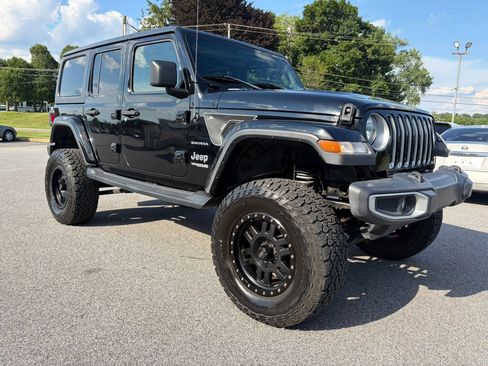 Used 2019 Jeep Wrangler Unlimited Sahara AWD/4WD image 2