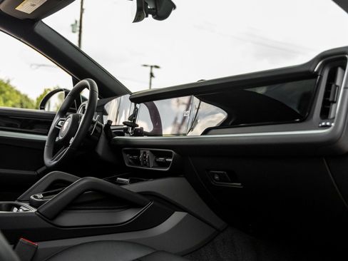 Used 2026 Porsche Cayenne Coupe image 44