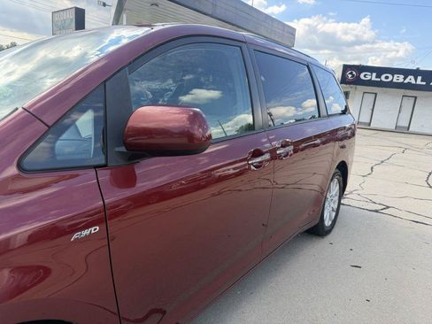 Used 2016 Toyota Sienna XLE w/ XLE Navigation Package AWD/4WD image 22