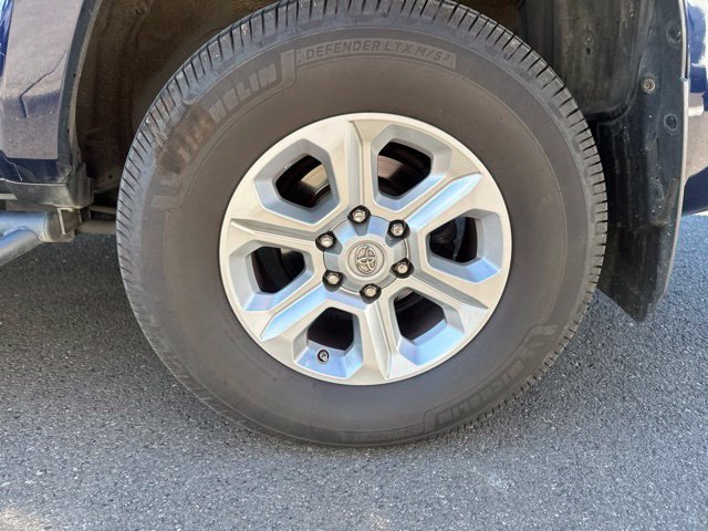 Used 2015 Toyota 4Runner SR5 AWD/4WD image 11