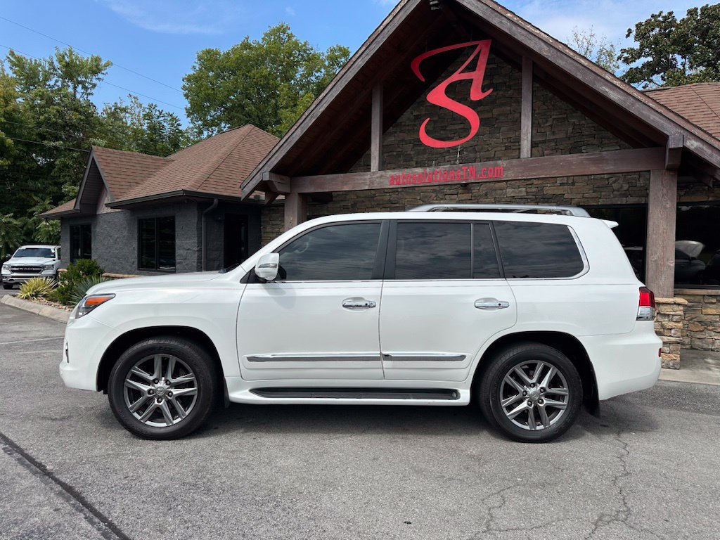 Used 2013 Lexus LX 570 4WD image 2