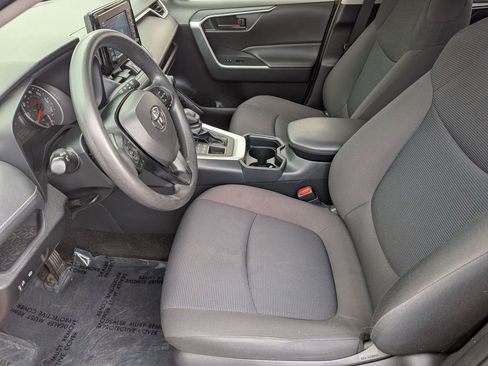 Used 2021 Toyota RAV4 LE AWD/4WD image 17
