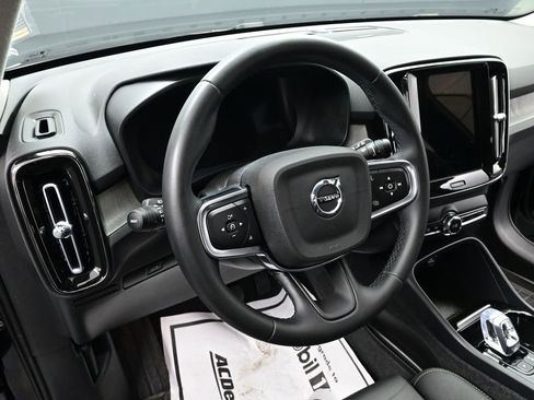 Used 2024 Volvo XC40 B5 Ultimate w/ Protection Package Premier image 20