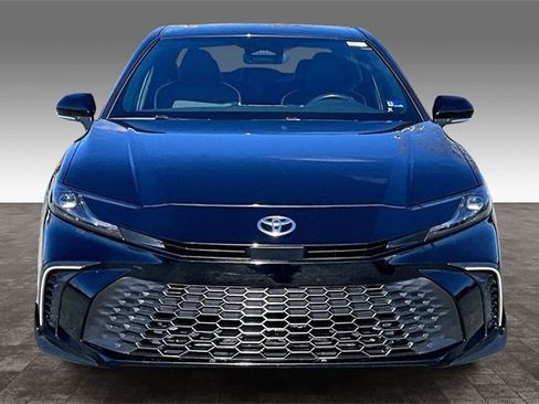 Used 2025 Toyota Camry SE image 2