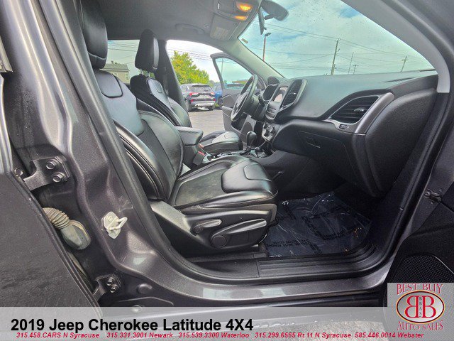Used 2019 Jeep Cherokee Latitude Plus w/ Cold Weather Group AWD/4WD image 13