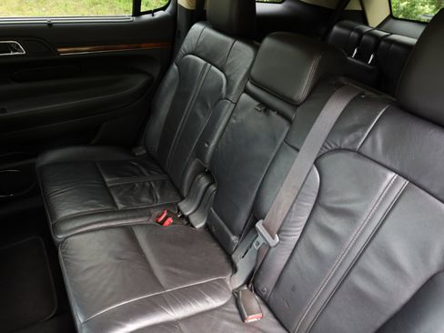 Used 2019 Lincoln MKT AWD image 14