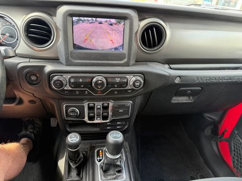 Used 2018 Jeep Wrangler Unlimited Sport S AWD/4WD image 17