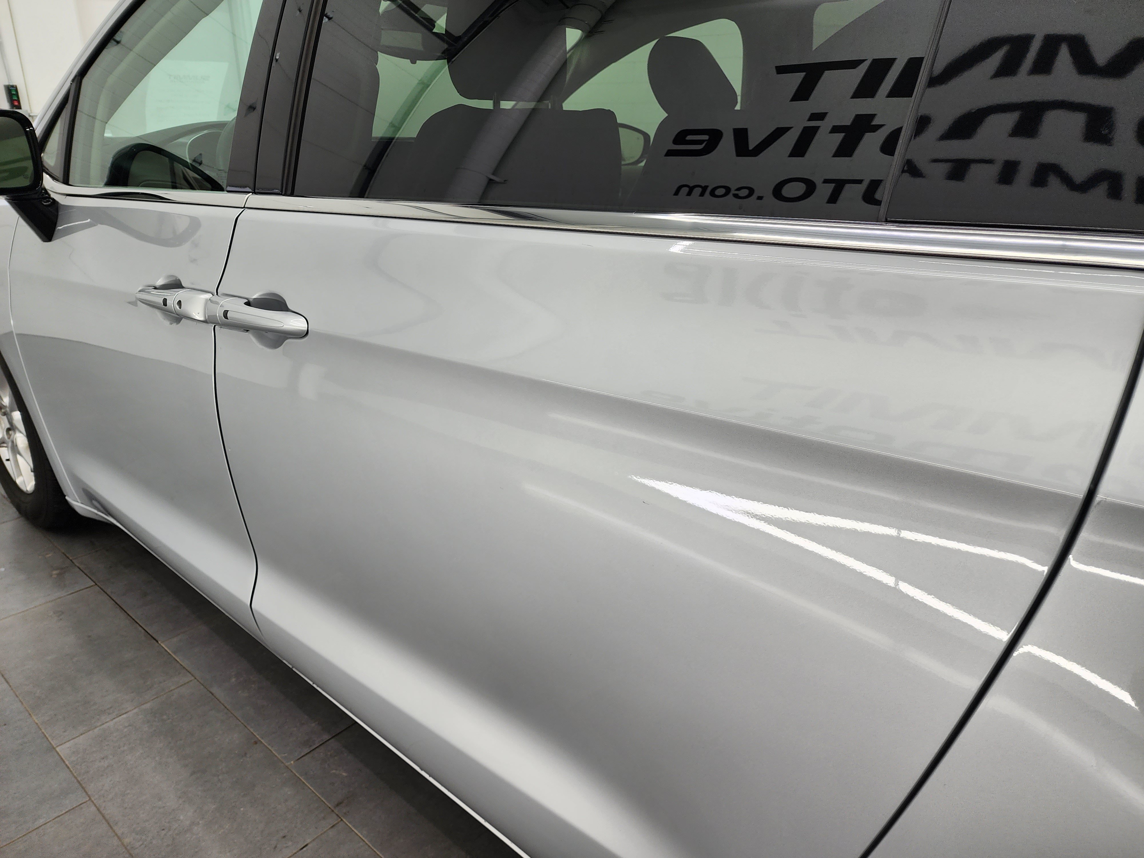 Used 2024 Chrysler Pacifica Touring-L FWD image 32