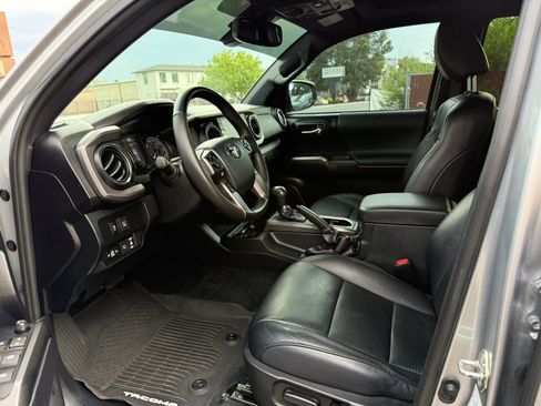 Used 2020 Toyota Tacoma TRD Off-Road w/ TRD Premium Off Road Package AWD/4WD image 13