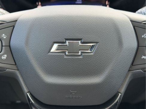 Used 2025 Chevrolet Trax RS w/ Sunroof Package FWD image 14