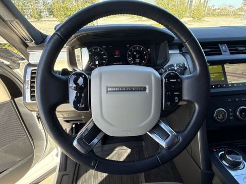 Used 2020 Land Rover Discovery Landmark image 21