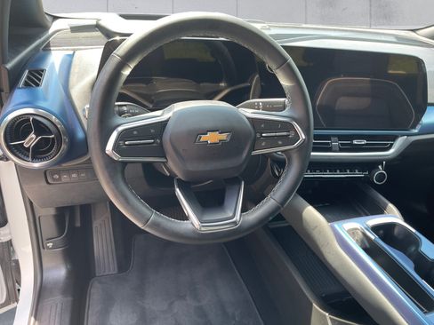 Used 2025 Chevrolet Equinox EV LT w/ Convenience Package II FWD image 13