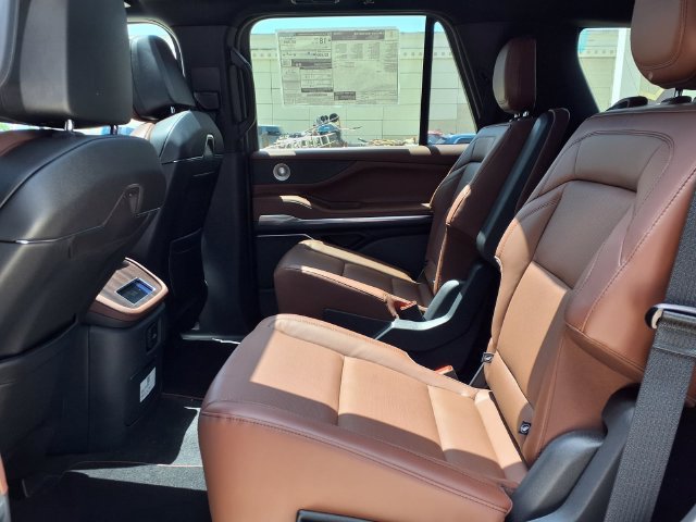New 2027 Lincoln Navigator Reserve RWD image 8