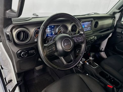 Used 2021 Jeep Gladiator Willys image 10