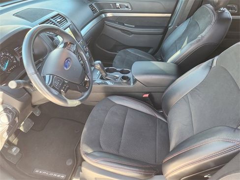 Used 2019 Ford Explorer XLT w/ Equipment Group 202A image 13