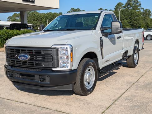 Used 2025 Ford F350 XL w/ 360-Degree Camera Package RWD image 2