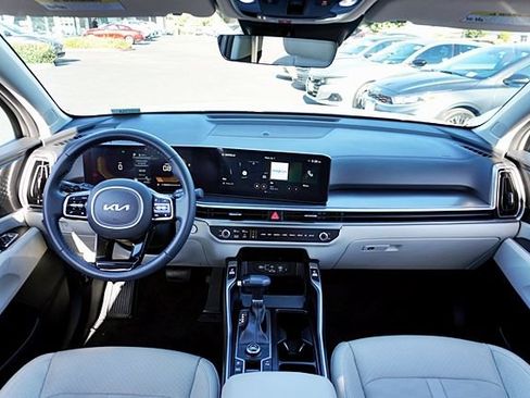 Used 2025 Kia Sorento EX w/ Panoramic Sunroof Package FWD image 22
